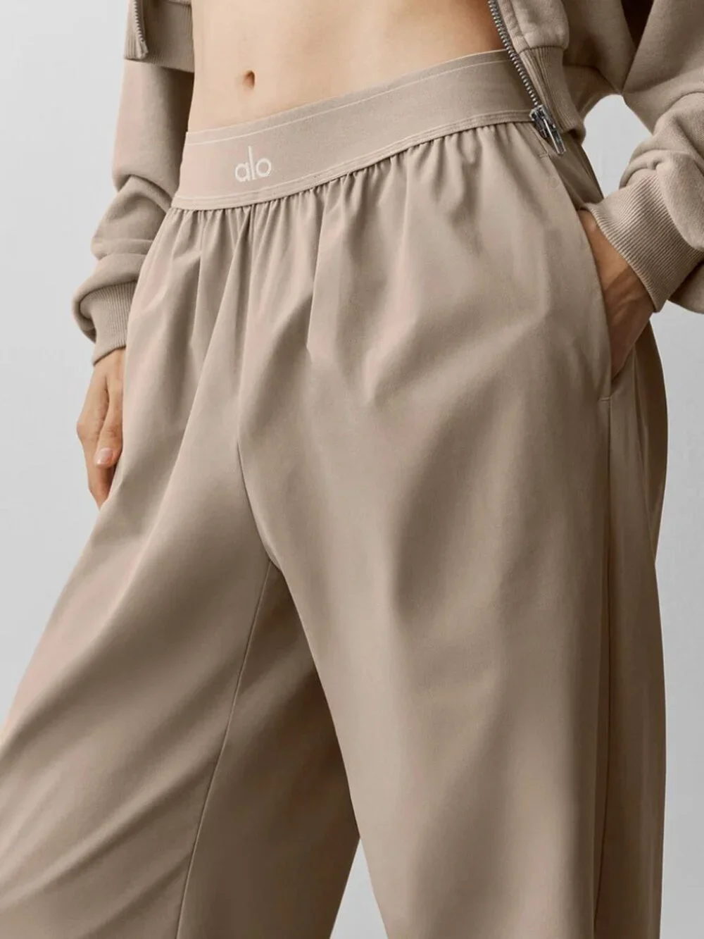 ALO Yoga Yoga Pants in Gravel Color - 30 inches in length💼 Regular